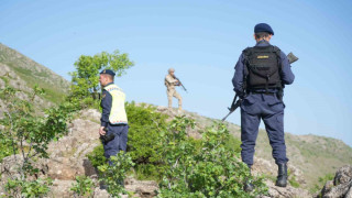 Jandarma ekipleri terörü bitirdikleri dağlarda şimdilerde ters lale nöbeti tutuyor