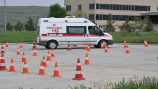 Kars’ta ambulans sürüş eğitimleri nefes kesti