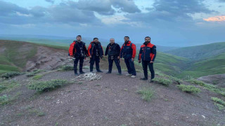 Kayalıkta mahsur kalan yavru oğlaklar AFAD tarafından kurtarıldı