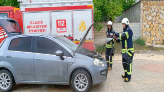 Seyir halindeki araç alev aldı