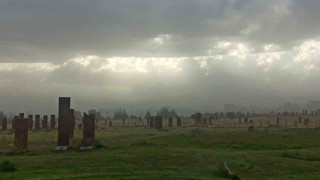 Ahlat’ta toz bulutu ve fırtına etkili oldu