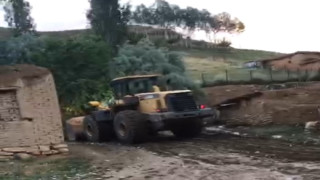 Başkale’de yollar dereye döndü