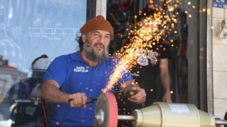 Bıçak bileyicilerin Kurban Bayramı mesaisi sürüyor