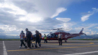 Çaşır toplarken kayalıklardan düşen kadın ambulans helikopterle hastaneye sevk edildi