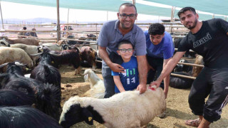 Elazığ’da bayramın son gününde kurbanlık alma telaşı sürdü