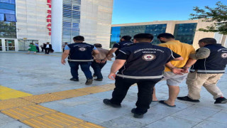 Elazığ’da göçmen kaçakçısı 2 şüpheli tutuklandı