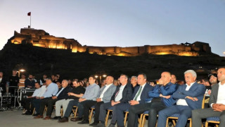 Kars’ta açık hava tiyatrosu yoğun ilgi gördü