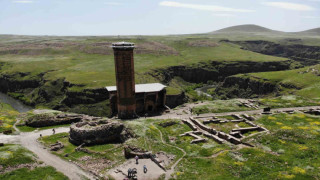 Kars’ta toprak altındaki tarih gün yüzüne çıkarılıyor