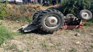 Kontrolden çıkan traktör devrildi: 4 yaralı