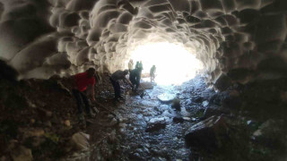 Mahalleli kışın çığın tahrip ettiği sulama kanalı için seferber oldu