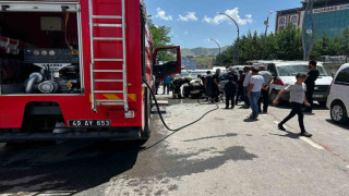 Muş’ta park halindeki araçta yangın çıktı