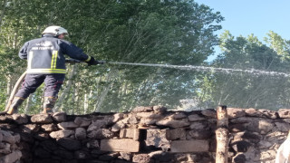 Özalp’te ahır, tandır evi ve odunluk yangını