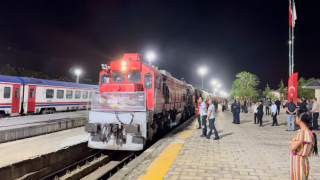 Turistik Tatvan Treni’nin ilk yolcuları Tatvan’a vardı