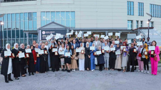 Uluslararası öğrenciler mezuniyet heyecanı yaşadı