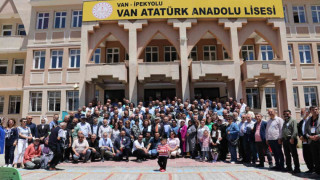 Van Atatürk Lisesi mezunları bir araya geldi