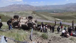 Van’da askeri araç devrildi: 3 asker yaralı