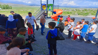 Van’da çocuklar bayram heyecanını erken yaşadı