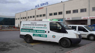 Ambulansın çarptığı kadın öldü