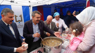 Bakan Tekin, Erzurum’da aşure dağıttı