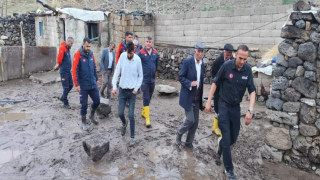 Çaldıran’da sağanak sele neden oldu