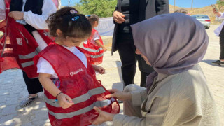 Elazığ’da anaokulu öğrencilerinden yürekleri ısıtan davranış