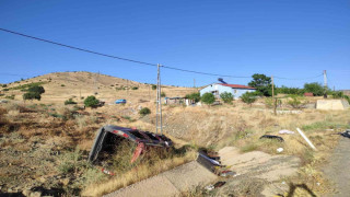 Elazığ’da hafif ticari araç şarampole yuvarlandı: 1 yaralı