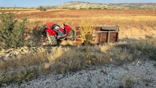 Elazığ’da traktör römorku devrildi