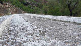 Erzincan’da dolu yağışı etkili oldu