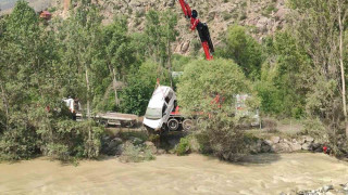 Heyelanda suya kapılan 10 aylık bebek aranıyor