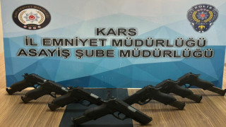 Kars’ta kömürlükte saklanan silahlar polise takıldı