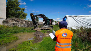 Kars’ta metruk binaların yıkımı sürüyor