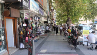 Kışla Caddesi’nde elektrik kesintisine esnaftan tepki