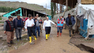 Oltu’da sağanak yağış sele dönüştü