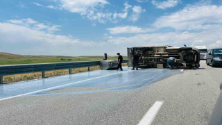 Süt toplama aracı kaza yaptı, yüzlerce litre süt yola döküldü