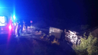 Tunceli’de işçileri taşıyan minibüs devrildi: 12 yaralı