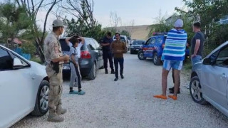 Van Gölü’ne açılan kişi ekipleri alarma geçirdi