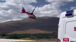 Yüksekten düşen bebek için helikopter ambulans havalandı