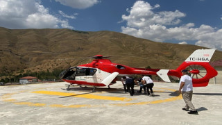 Yüksekten düşen çocuk için helikopter ambulans havalandı