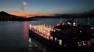 30 Ağustos kutlamalarında Tunceli farkı: Kutlamalar gezi feribotunda yapıldı