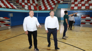 Ağrı Gençlik ve Spor İl Müdürlüğü, 2 bin 500 kişilik spor salonunu yeniliyor