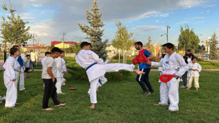 Ağrı’da gençler sosyal medyadan sosyal hayata geçiyor