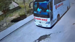 Ankara’da kaza yapan otobüsün Ağrı’dan çıktığı anlar güvenlik kameralarına yansıdı