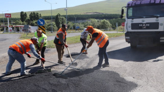 Ardahan’da yol çalışmaları son hız devam ediyor