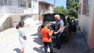 Depremzede öğrencilere okul çantası hediyesi