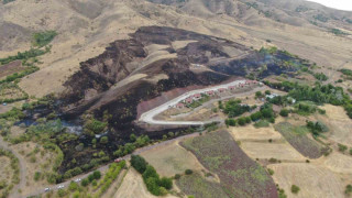 Elazığ’da 200 dönüm alan yangında kül oldu