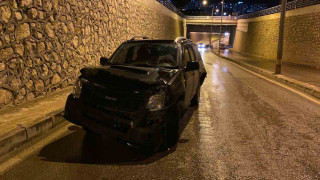 Elazığ’da otomobil duvara çarptı: 2 yaralı