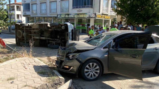 Elazığ’da otomobille çarpışan minibüs yan yattı: 2 yaralı