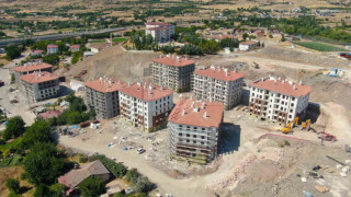 Elazığ’da yapımı devam eden TOKİ konutları hızla yükseliyor