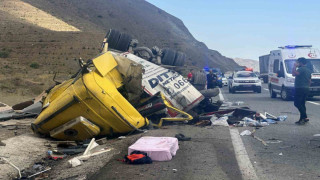 Erzincan’da 4 kişinin öldüğü kazanın nedeni tırın patlayan lastiği