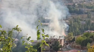 Hakkari’da mahallede çıkan yangın korkuttu